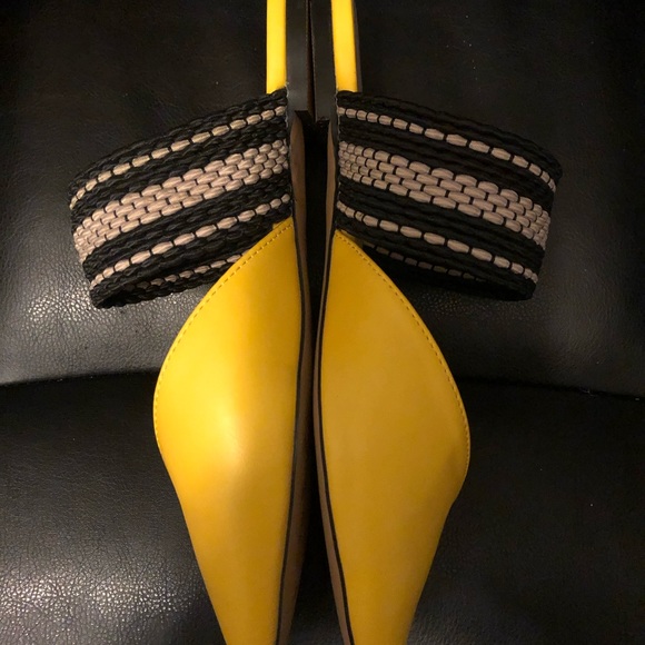 Yellow mule slip on shoes - Picture 3 of 3